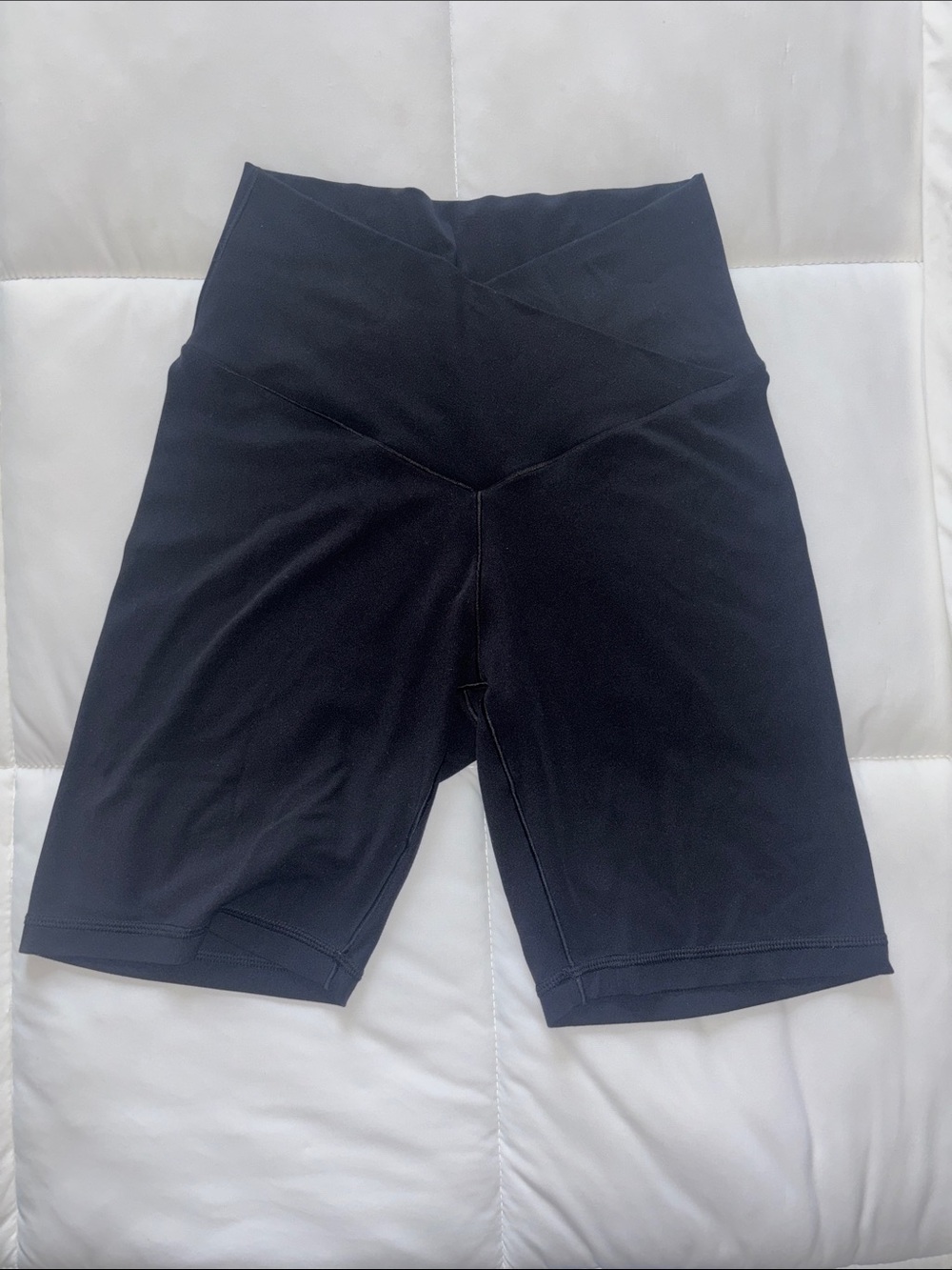 High-Waist Black Women's Bike Shorts with V-Detail Waistband